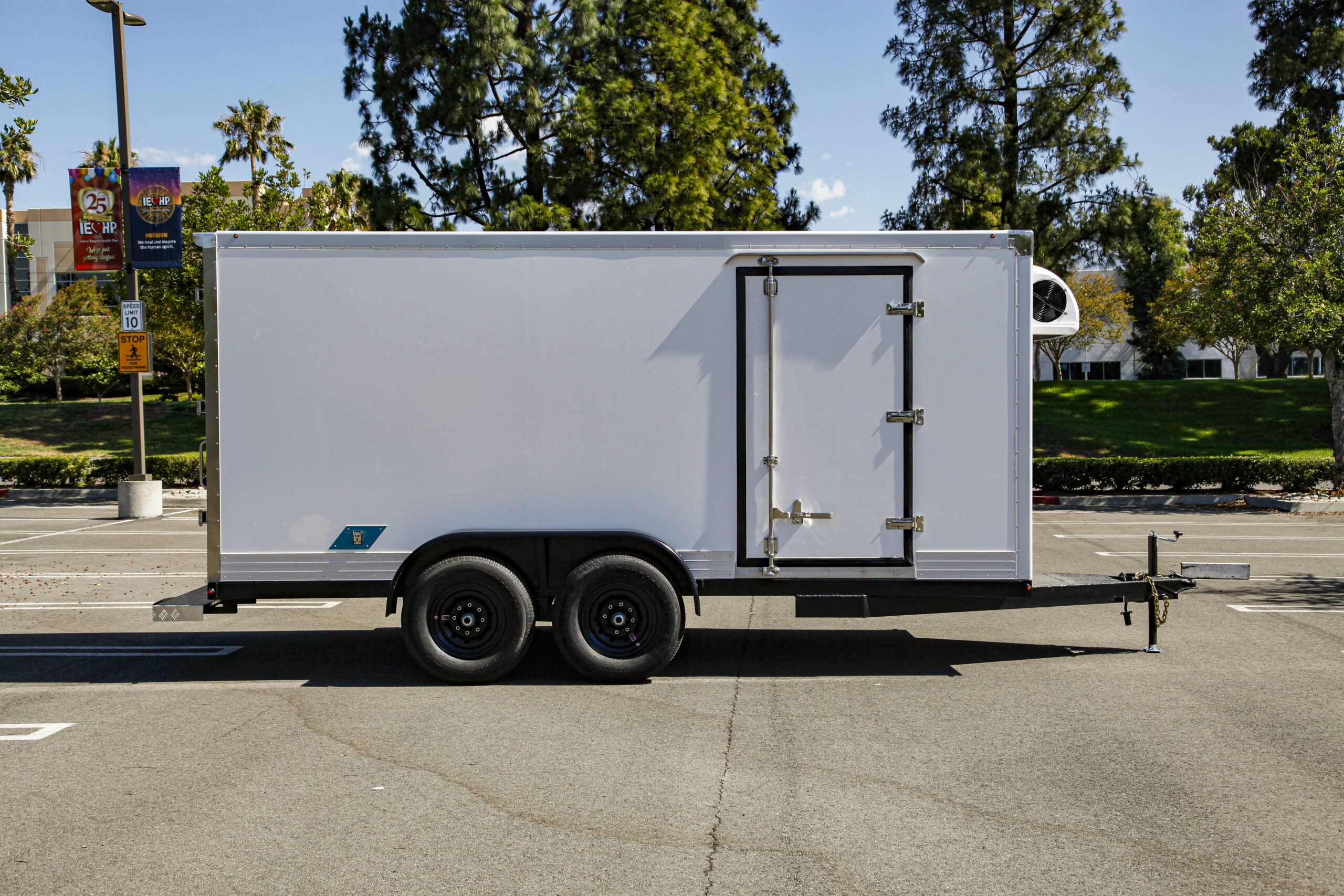 Alt Image Tag (Image 3): refrigerated trailer back